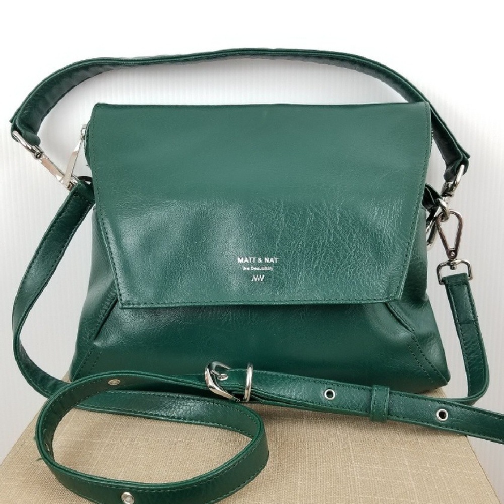 Matt & Nat bag green vegan EUC 2 strap